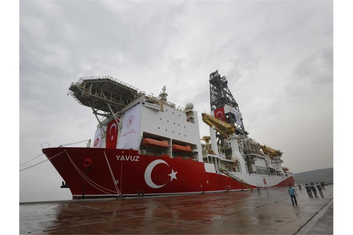 Das türkische Bohrschiff „Yavuz“: Der Gasstreit mit Zypern im Mittelmeer führt jetzt zu einer Kürzung der EU-Beitrittshilfen. Foto: Lefteris Pitarakis/AP/dpa