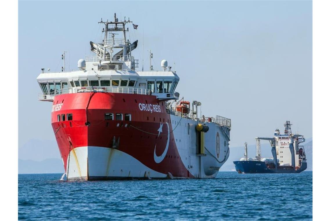 Das türkische Forschungsschiff „Oruc Reis“ sucht im östlichen Mittelmeer erneut nach Erdgas. Foto: Ibrahim Laleli/DHA/AP/dpa