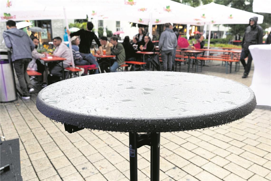 Das tut der Festfreude keinen Abbruch: Gewitter und Regen gehören irgendwie dazu.