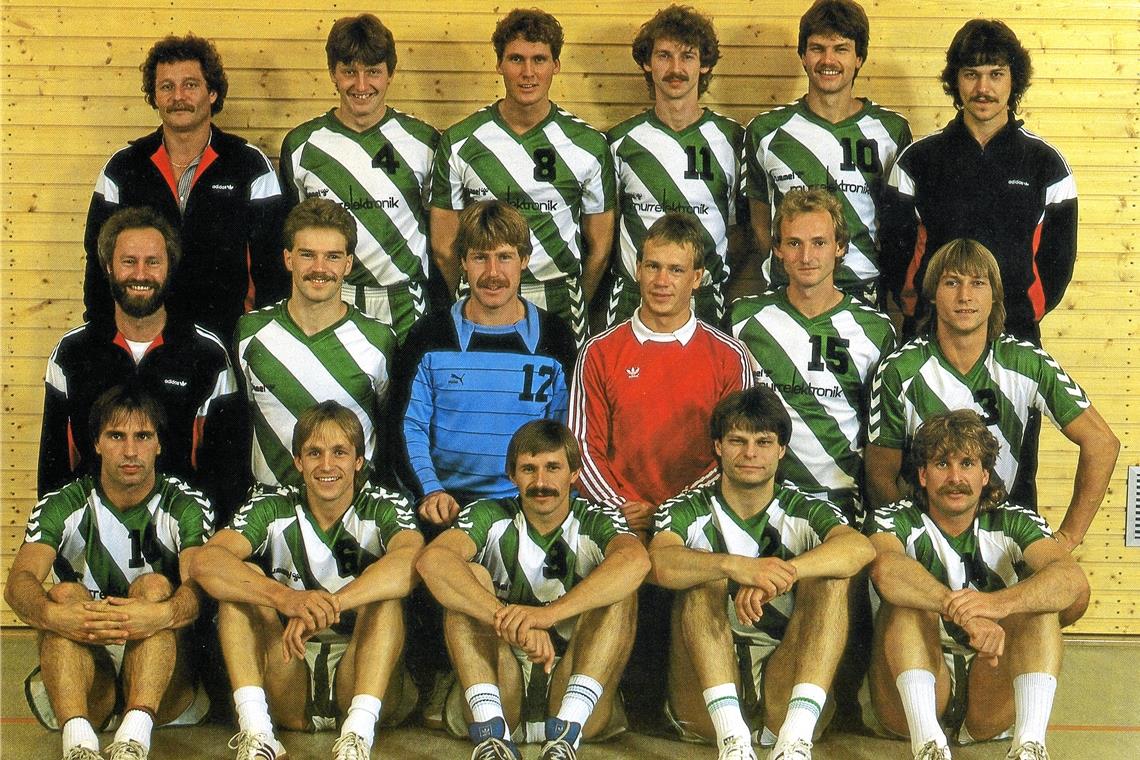 Das TVO-Team aus dem Jahr 1986. Hintere Reihe von links: Trainer Arnulf Dümmel, Thomas Bühler, Stefan Jauch, Michael Becht, Wolfgang Schwenger, Jochen Stark. Mittlere Reihe: Co-Trainer Dietmar Ziller, Wolfgang Merz, Heinz Rothfritz, Jochen Stöhr, Winfried Krauß, Siegfried Wolf. Vordere Reihe: Martin Frank, Rainer Böhle, Hans-Peter Merkle, Ulrich Kolb, Andreas Böhle. Es fehlen: Jochen Friedemann, Betreuer Helmut Wurst. Foto: HCOB-Archiv