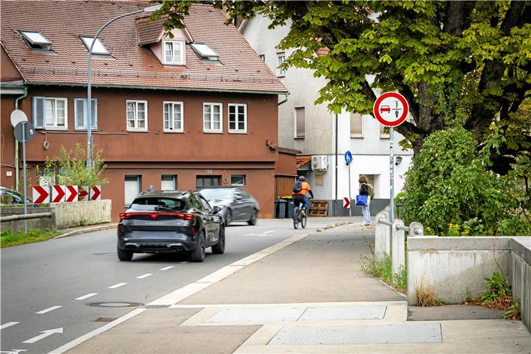 Das Überholverbot von Zweiradfahrern in der Talstraße wird bei Radfahrern positiv aufgenommen. Eine solche Regelung wird auch an anderen Stellen in der Stadt erwünscht. Foto: Alexander Becher