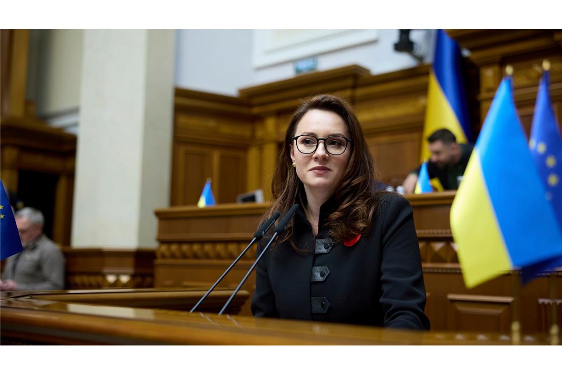 Tote und Verletzte bei Angriffen in Ukraine und Russland Das ukrainische Parlament wird über die Bestätigung der neuen Ministerpräsidentin Julia Swyrydenko und ihres Kabinetts abstimmen.