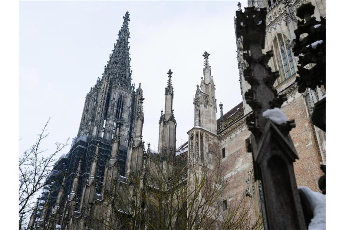 Unesco zeichnet Bauhüttenwesen als gutes Praxisbeispiel aus Das Ulmer Münster. Foto: Sina Schuldt/dpa/Archivbild