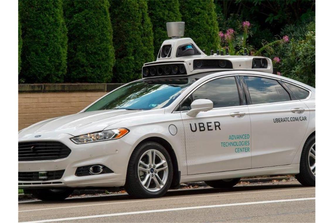 Uber steigt aus Roboterwagen-Entwicklung aus Das undatierte Handout-Foto zeigt ein selbstfahrendes Uber-Fahrzeug. Foto: Uber/dpa