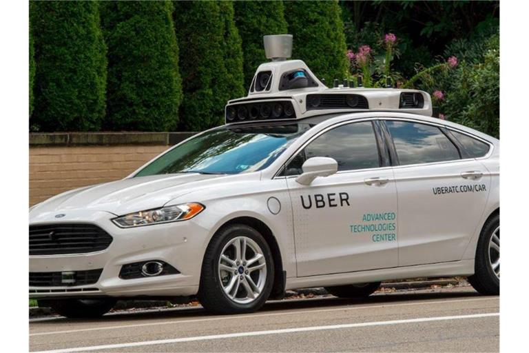 Das undatierte Handout-Foto zeigt ein selbstfahrendes Uber-Fahrzeug. Foto: Uber/dpa