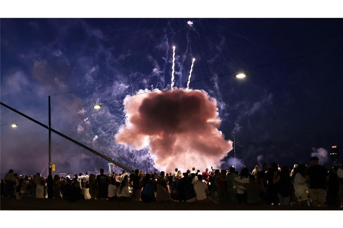 Unglück auf der Rheinkirmes Folge einer Fehlzündung Das Unglück beim Feuerwerk der Rheinkirmes war folgenschwer.