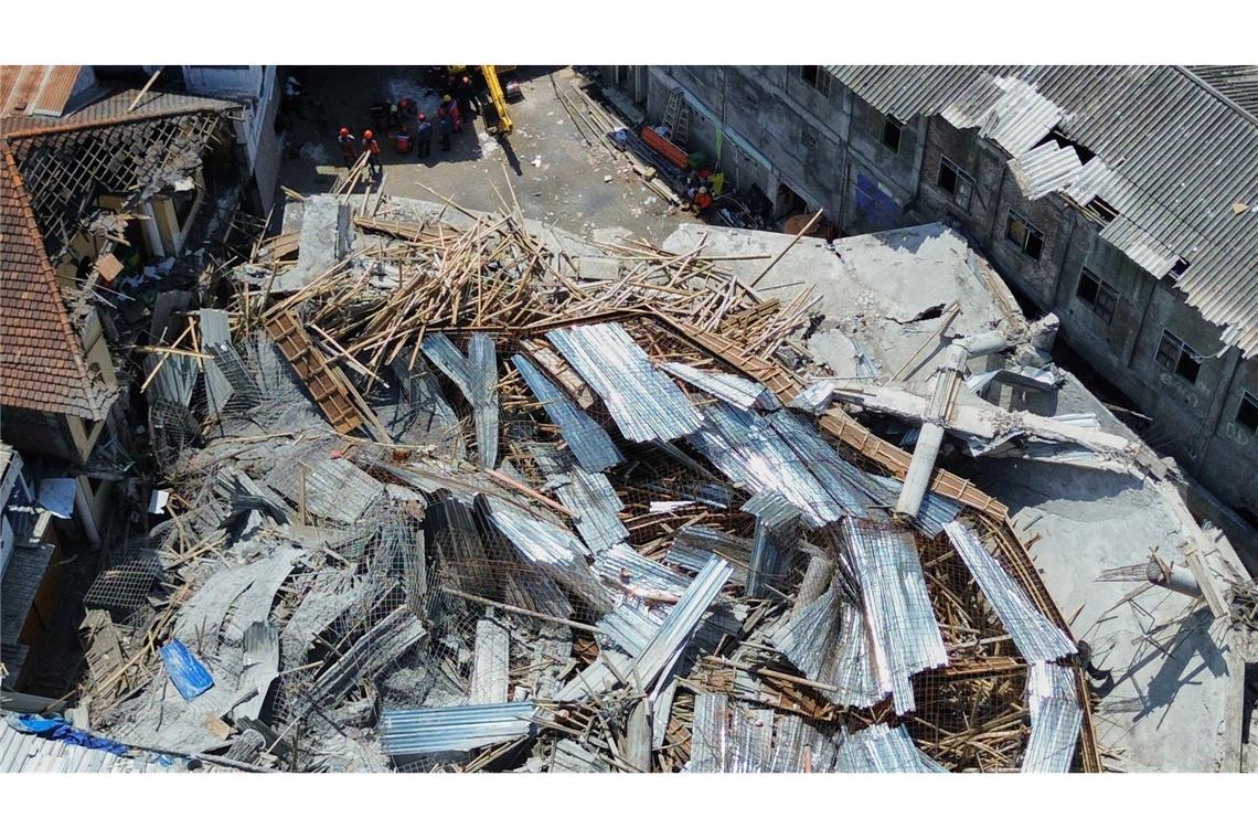 14 Tote, 49 Vermisste nach Schuleinsturz in Indonesien Das Unglück ereignete sich während des Gießens einer Betondecke