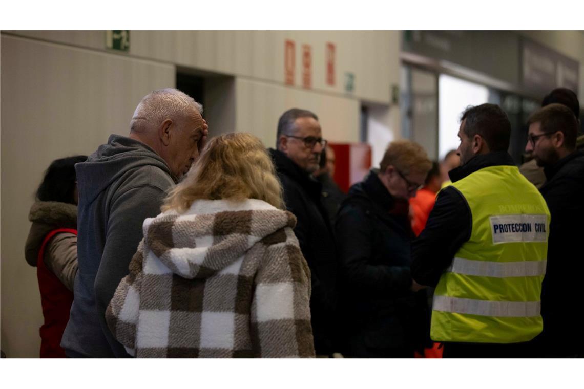 Zugunglück in Spanien gibt Rätsel auf - mindestens 24 Tote