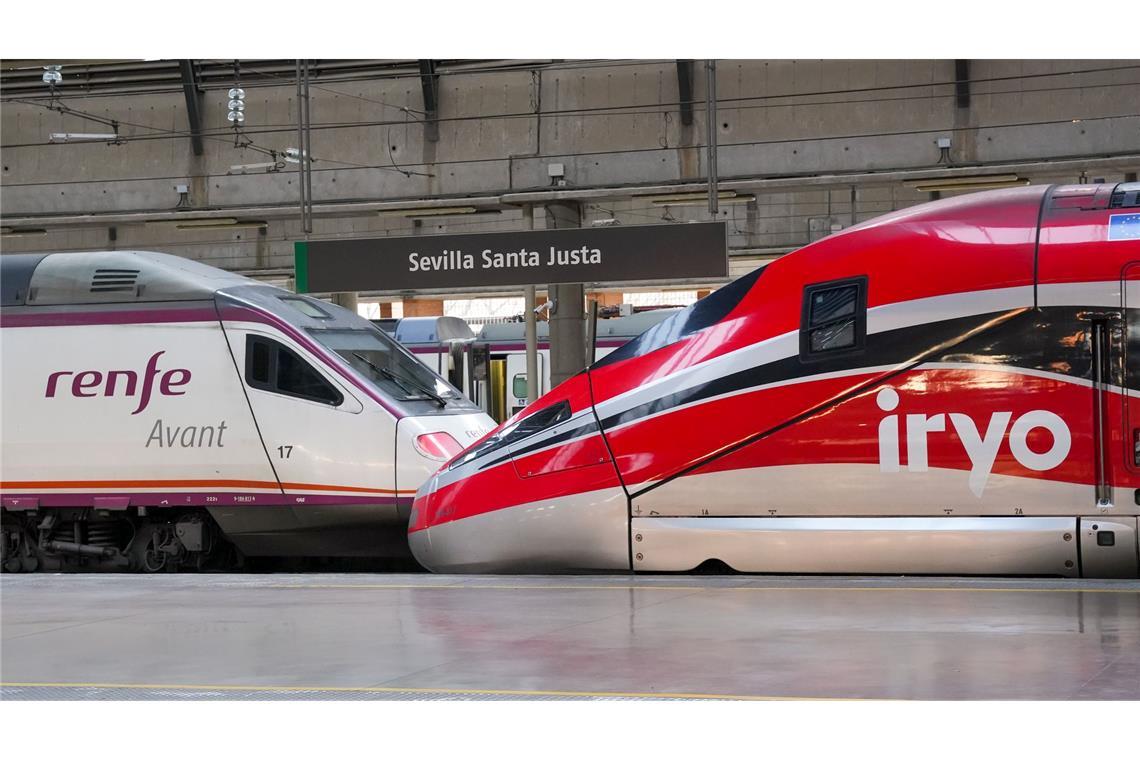 Das Unglück wurde ausgelöst, als die beiden letzten Waggons eines Zuges der italienischen Gesellschaft Iryo entgleisten und in das Nachbargleis gerieten. Ein entgegenkommender Zug der spanischen Renfe konnte nicht mehr bremsen.