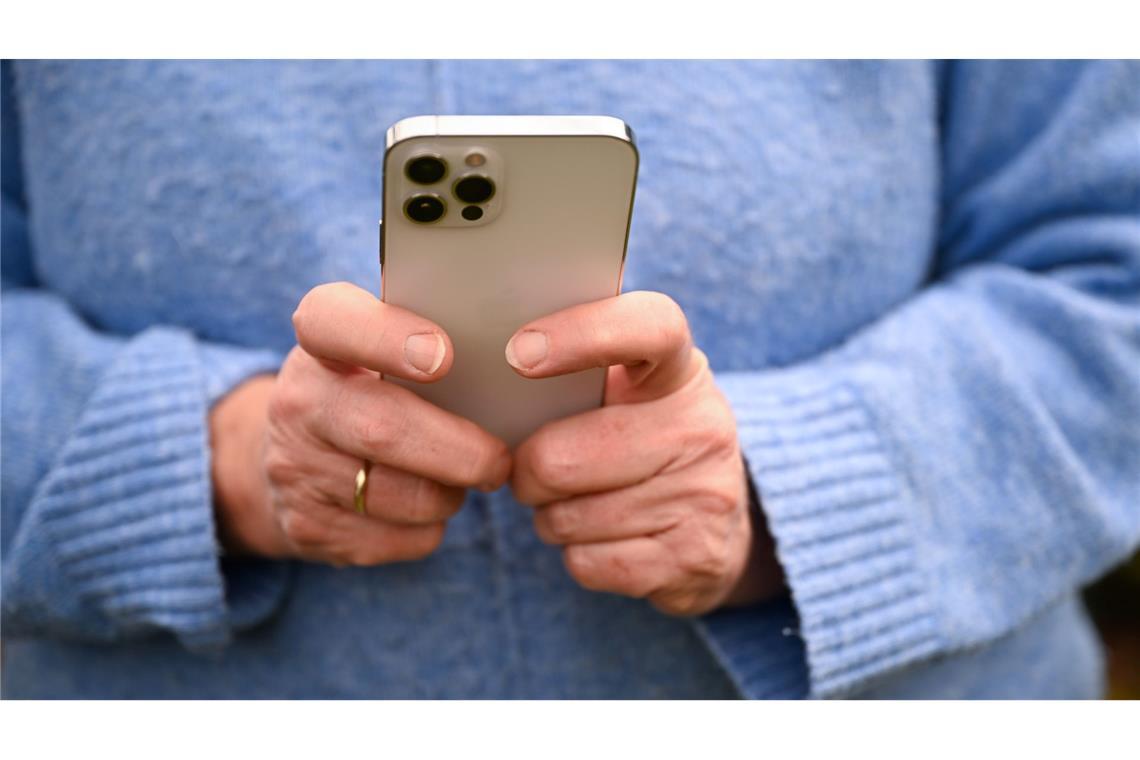 Jeder Dritte findet digitale Anwendungen zu kompliziert Das ungute Gefühl gegenüber neuen digitalen Anwendungen ist bei älteren Menschen besonders stark ausgeprägt.