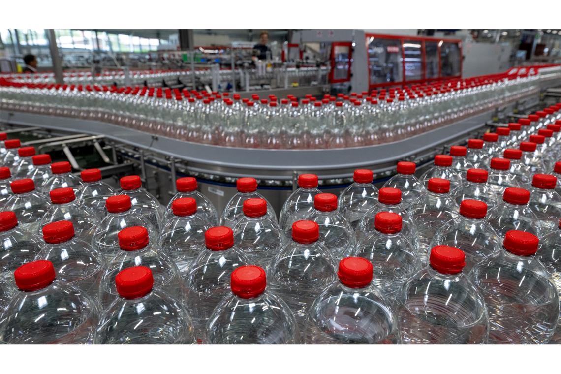Rückruf für Mineralwasser wegen Keimbelastung Das Unternehmen Roxane GmbH aus Jessen hat mehrere Mineralwasser wegen Verunreinigung zurückgerufen. (Archivbild)