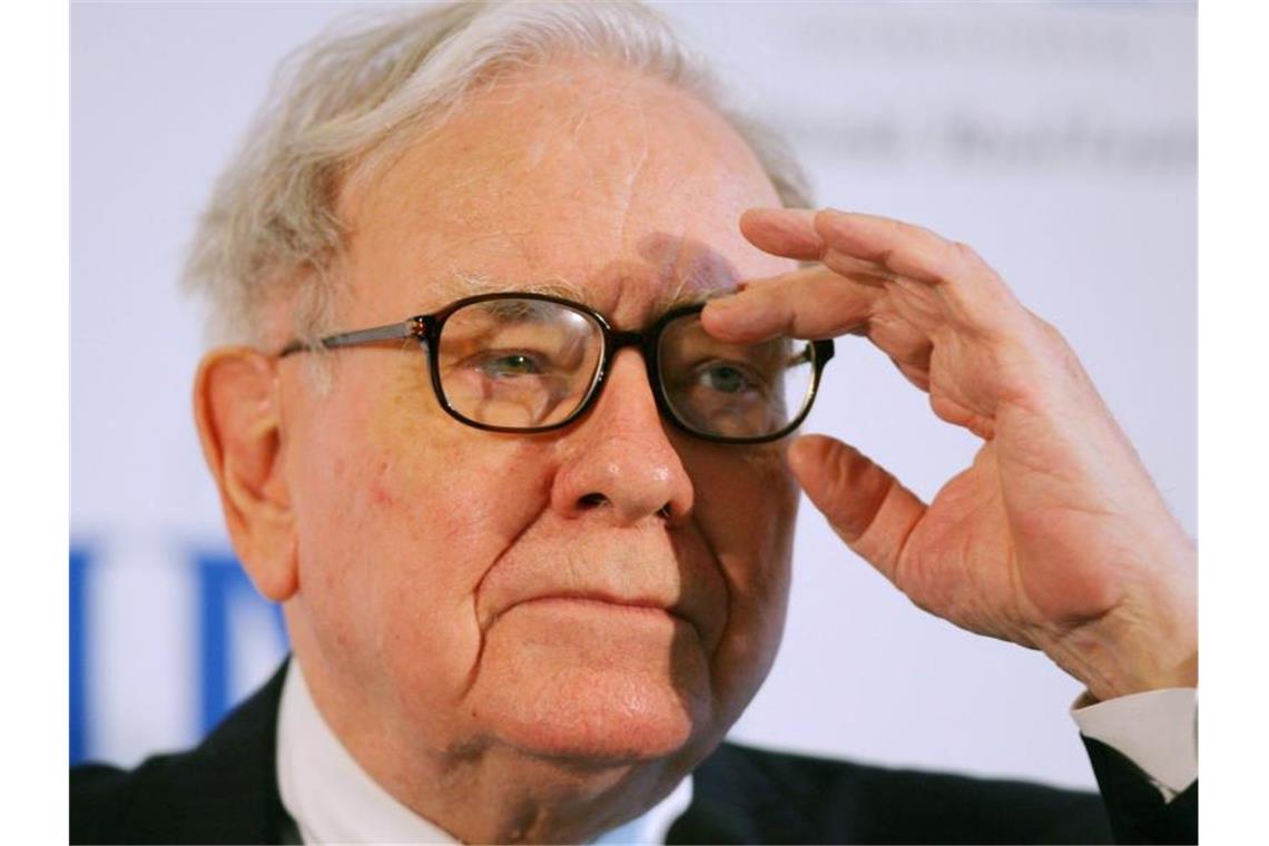 Börsen-Guru Buffett mit Gewinneinbruch - aber Cash-Rekord