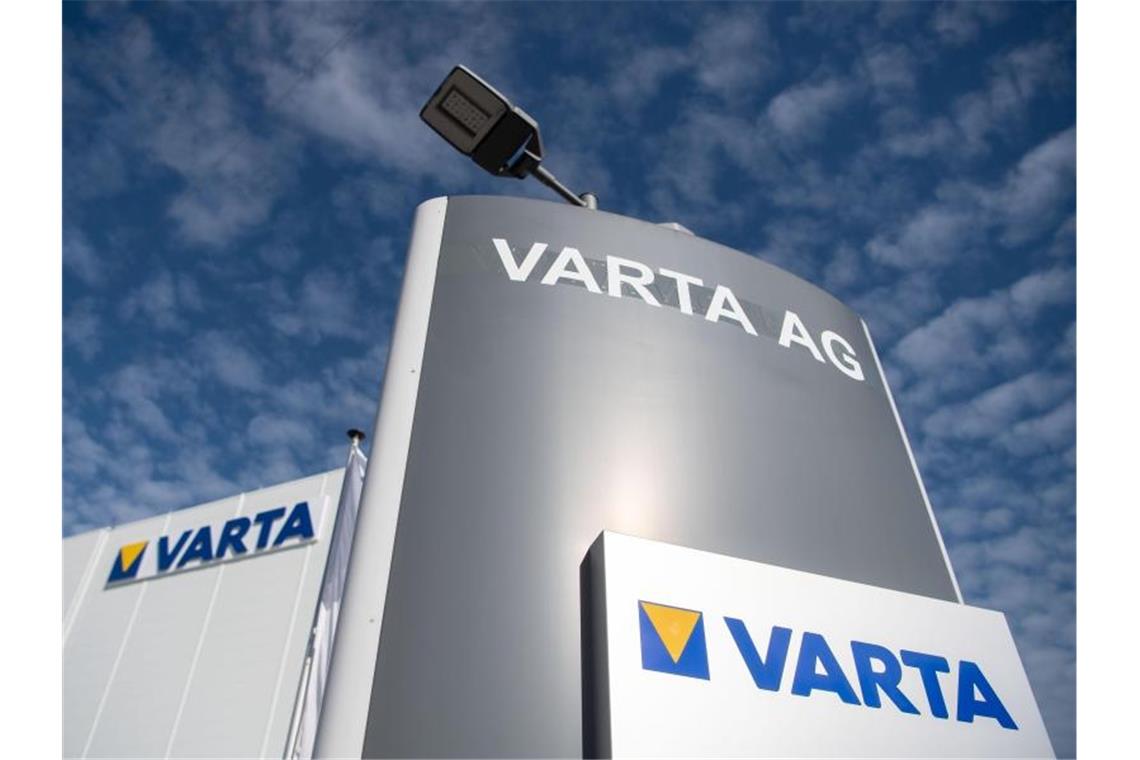 Das Varta-Logo ist zu sehen. Foto: Marijan Murat/dpa/Archivbild