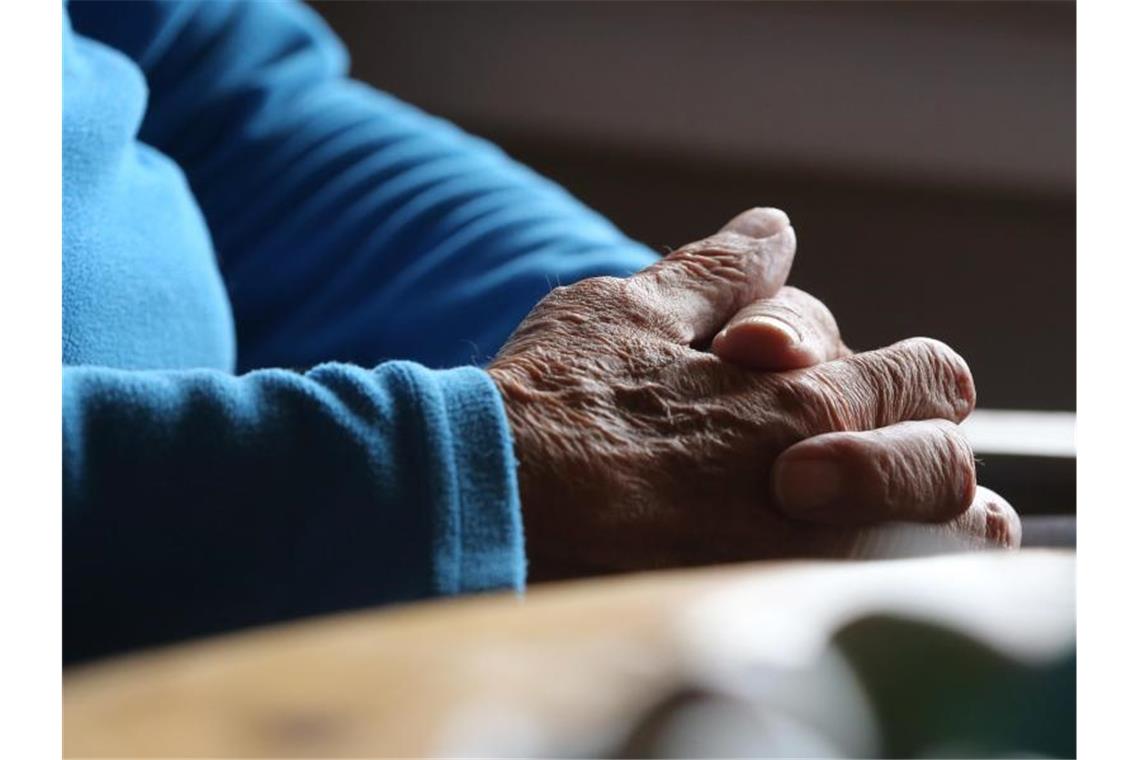 Patientenschützer schlagen Neuregelung zur Suizidhilfe vor Das Verfassungsgericht hat Ende Februar das seit 2015 bestehende Verbot der geschäftsmäßigen Sterbehilfe gekippt. Foto: Karl-Josef Hildenbrand/dpa