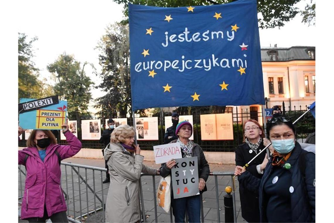 Brüssel will Vorrang von EU-Recht mit allen Mittel schützen Das Verfassungsgericht in Warschau hat entschieden, dass mehrere Artikel der EU-Verträge nicht mit der polnischen Verfassung vereinbar seien. Foto: Radek Pietruszka/PAP/dpa