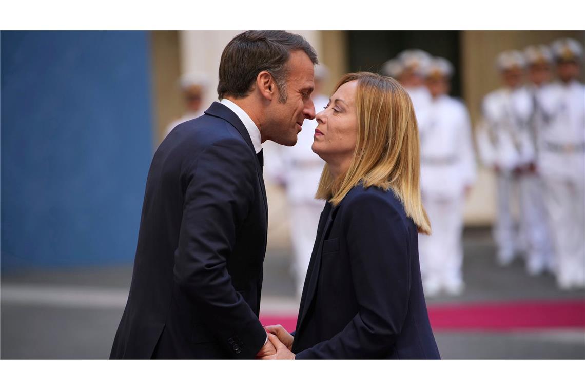 Zeichen der Annäherung: Meloni empfängt Macron in Rom Das Verhältnis der beiden Regierungschefs galt zuletzt als angespannt.