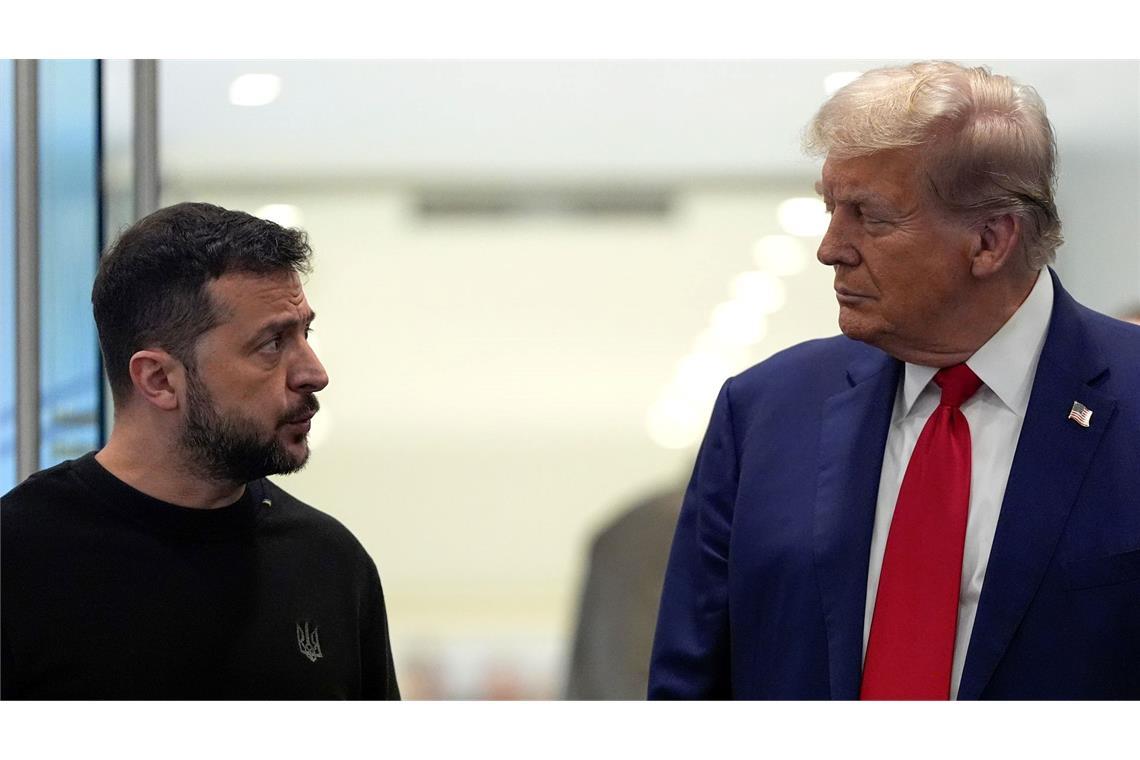 Selenskyj strebt konstruktive Beziehungen zu den USA an Das Verhältnis zwischen US-Präsident Trump und dem ukrainischen Staatschef Selenskyj ist getrübt, nun bemüht sich der Ukrainer um Deeskalation. (Archivbild)