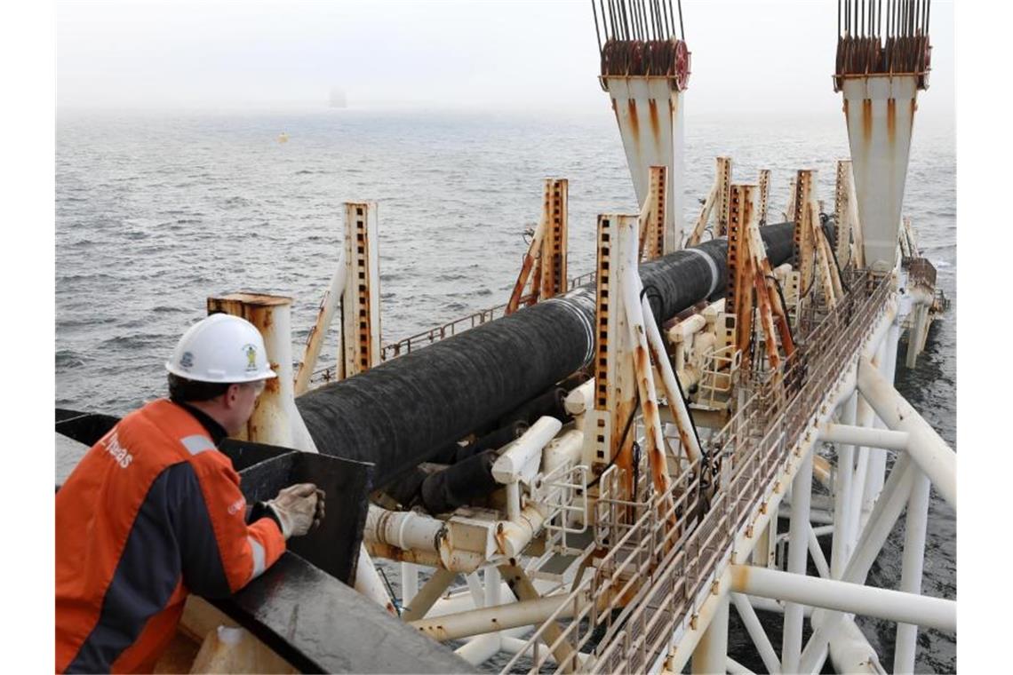 Das Verlegeschiff „Audacia“ des Offshore-Dienstleisters Allseas verlegt in der Ostsee Rohre. Foto: Bernd Wüstneck