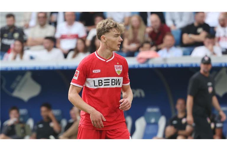 Das VfB-Talent Yanik Spalt behält in Sinsheim nach seiner frühen Einwechslung den Überblick.