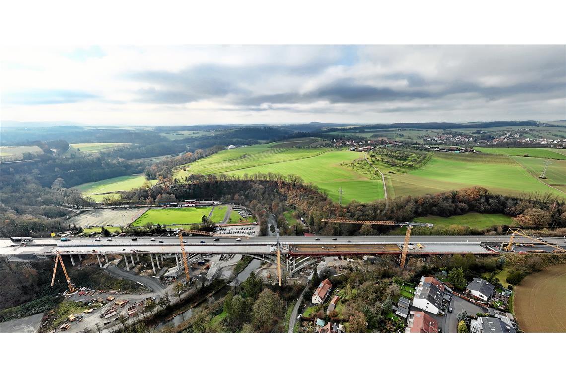 Das Viadukt mit Blick aufs Etzwiesenstadion.