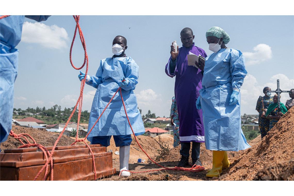 Mehr als 1000 Ebola-Fälle seit Ausbruch