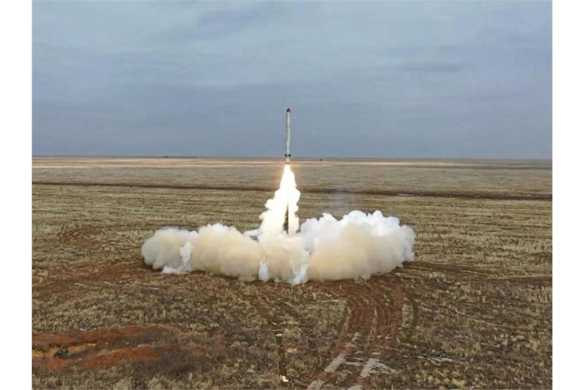 Russland testet Atomraketen Das vom russischen Verteidigungsministerium zur Verfügung gestellte Videostandbild zeigt den Start einer russischen Iskander-K-Rakete. Foto: Uncredited/Russian Defense Ministry Press Service/dpa
