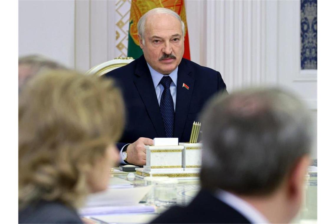 Das von der belarussischen Staatsagentur BelTA zur Verfügung gestellte Handout zeigt Alexander Lukaschenko, Präsident von Belarus. Foto: Nikolay Petrov/BelTA/AP/dpa