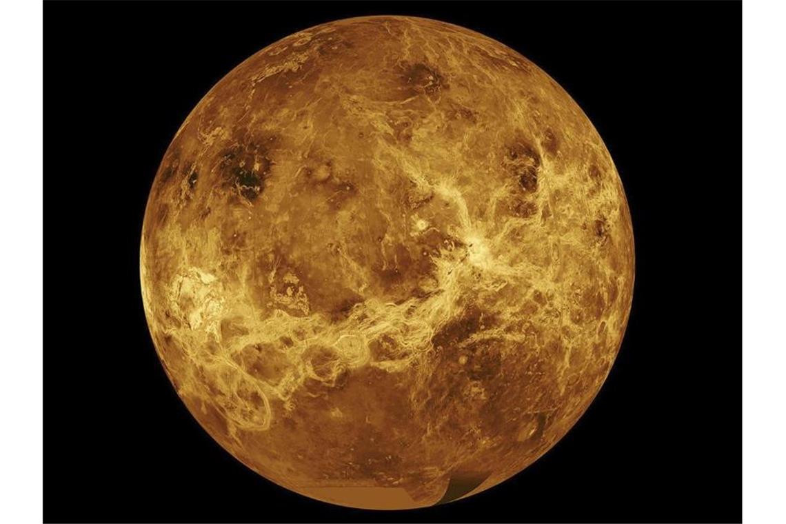 Nasa plant zwei Venus-Missionen Das von der NASA zur Verfügung gestellte Foto zeigt den Planeten Venus, erstellt mit Daten der Raumsonde Magellan und des Pioneer Venus Orbiter. Foto: Uncredited/NASA/AP/dpa