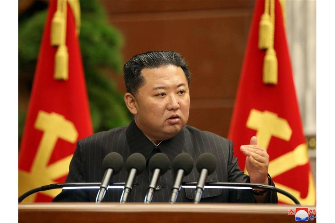 Das von der nordkoreanischen Nachrichtenagentur KCNA zur Verfügung gestellte Foto zeigt Kim Jong Un, Machthaber von Nordkorea. Foto: -/KCNA/dpa