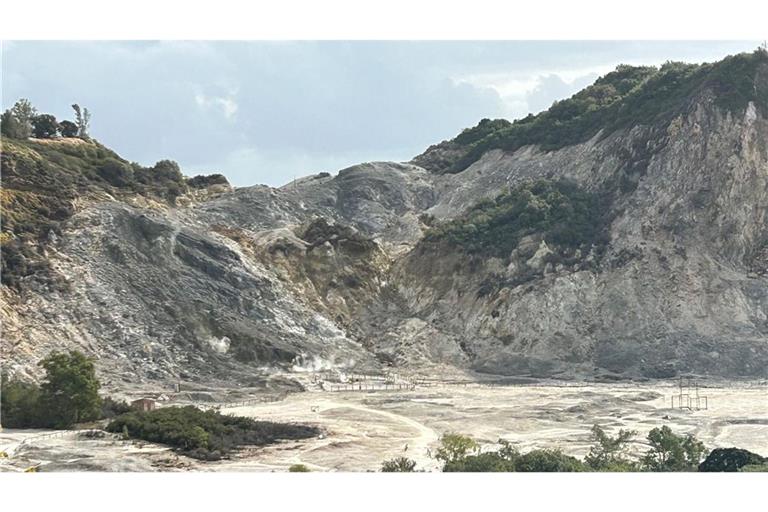 Das Vulkanfeld Solfatara in der Kleinstadt Pozzuoli im Westen der italienischen Millionenmetropole Neapel. Das Gebiet gehört zum Supervulkan der Phlegräischen Felder. (Archivbild)