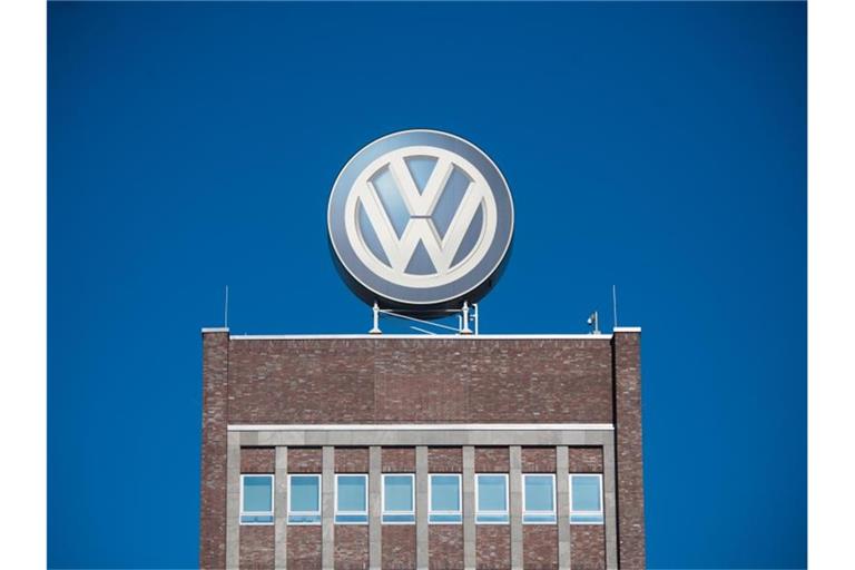 Das VW-Verwaltungshochhaus in Wolfsburg. Foto: Julian Stratenschulte