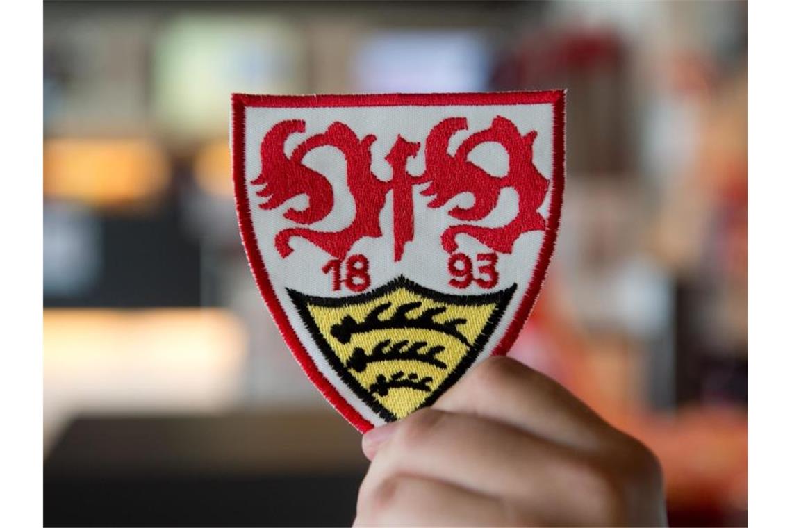 Das Wappen des VfB Stuttgart. Foto: Marijan Murat/Archivbild