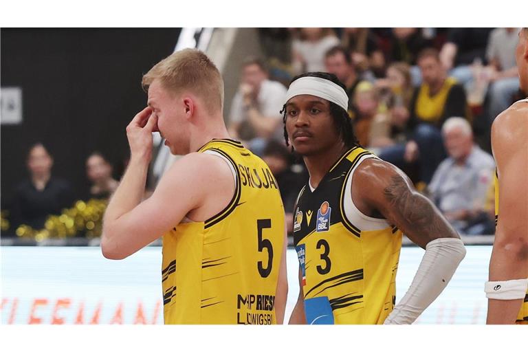 Das war wohl nix: Toms Skuja (li.) und Stefan Smith von den MHP Riesen Ludwigsburg