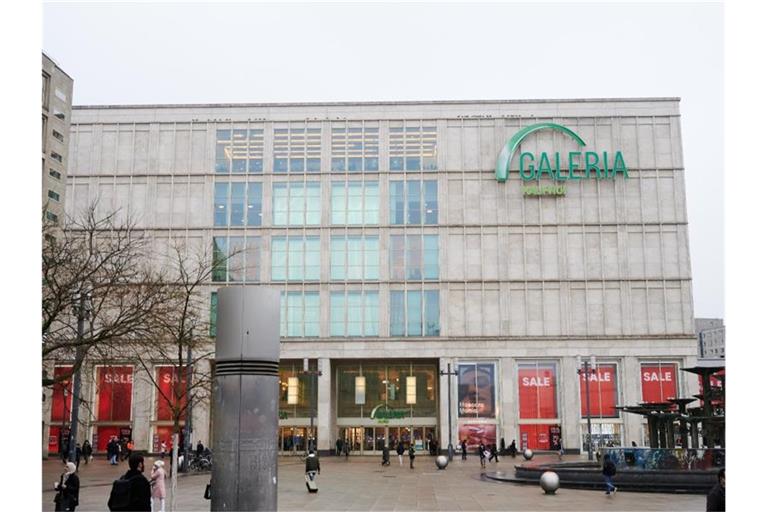 Das Warenhaus Galeria Karstadt Kaufhof am Berliner Alexanderplatz. Foto: Annette Riedl/dpa