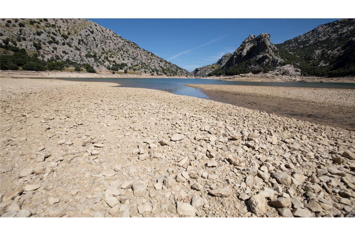 Das Wasserreservoir Gorg Blau im Tramuntana-Gebirge, das Palma auf Mallorca versorgt, war im September recht leer. (Archivbild)