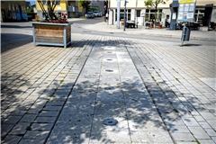 Das Wasserspiel auf dem Sulzbacher Marktplatz ist abgeschaltet, weil die Verdunstung des Trinkwassers in der aktuellen Hitzeperiode zu hoch ist. Foto: Alexander Becher