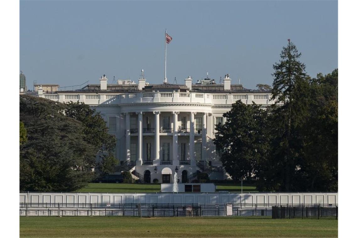 Das Weiße Haus in Washington: „Ich will, dass Sie bekommen, was ich bekommen habe - und ich werde es kostenlos machen“, sagt Trump. Foto: Carolyn Kaster/AP/dpa