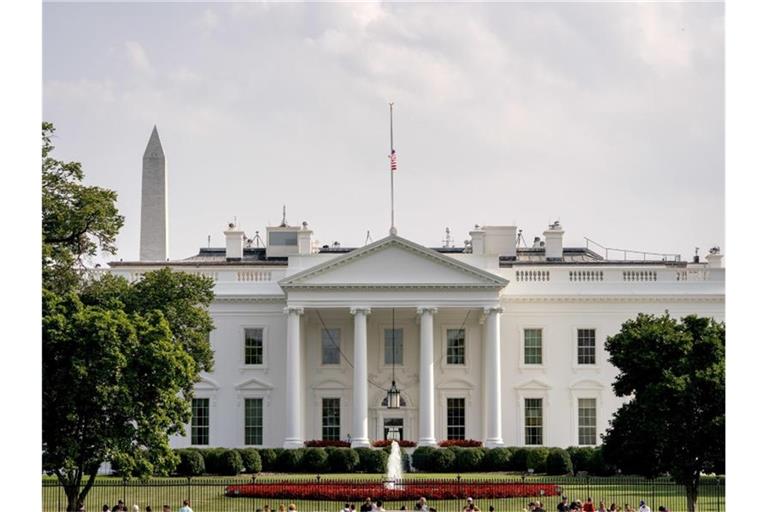 Das Weiße Haus in Washington. Medienberichten zufolge wurde ein Umschlag mit dem Gift Rizin von Mitarbeitern des Weißen Haus abgefangen. Foto: Andrew Harnik/AP/dpa