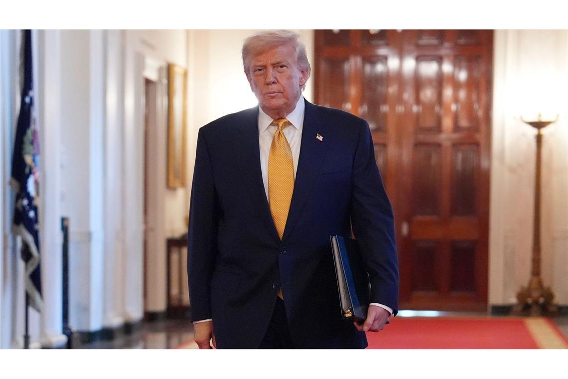 Nach Epstein-Artikel: US-Zeitung darf nicht auf Trump-Reise Das Weiße Haus schließt das "Wall Street Journal" aus.