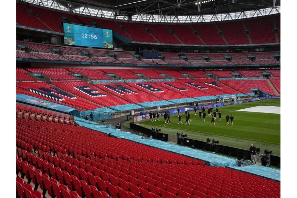 Das Wembley-Stadion soll sich im Laufe der EM-Finalrunde immer mehr füllen. Foto: Matt Dunham/Pool AP/dpa