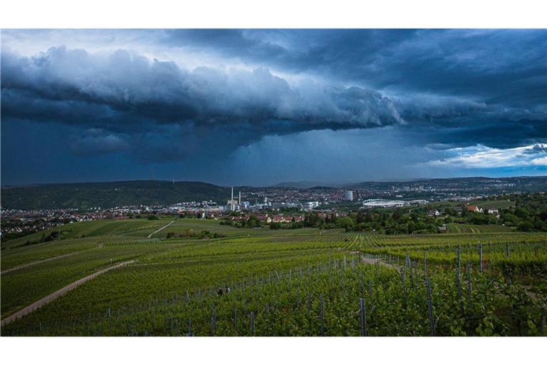 Das Wetter schlägt zum Wochenstart deutlich um. (Archivbild)