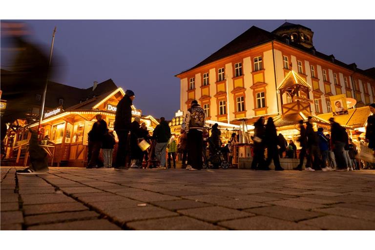 Das Winterdorf in der Bayreuther Fußgängerzone verbreitet schon ab Mitte Oktober weihnachtliche Stimmung. (Archivbild)