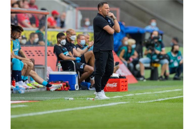 „Das wird eine schwere Woche mit viel Analyse werden“, kündigt Herthas Trainer Pal Dardai an. Foto: Rolf Vennenbernd/dpa