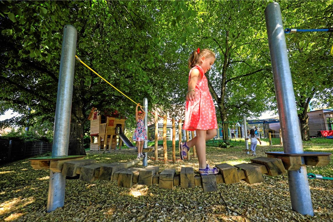 Jeder Kitaplatz kostet die Stadt 7000 Euro Das Wohl der Kinder liegt den Backnanger Stadträten sehr am Herzen. Investitionen wie etwa in den Garten der Kita Heimgarten im vergangenen Jahr machen die Räte aus voller Überzeugung, auch wenn der Abmangel von Jahr zu Jahr kräftig steigt. Foto: A. Becher