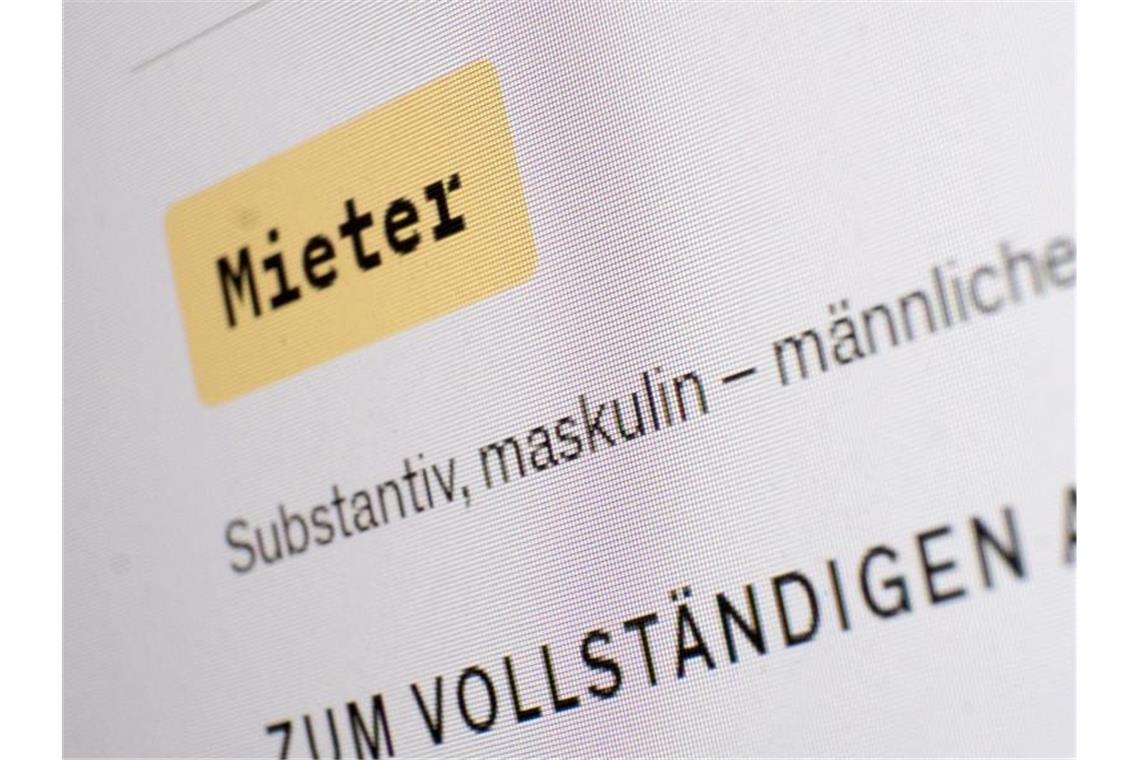 Wie der Duden das männliche Geschlecht verändert Das Wort maskulin steht in einem Eintrag des Online-Dudens und dem Wort Mieter. Foto: Bernd Weißbrod/dpa