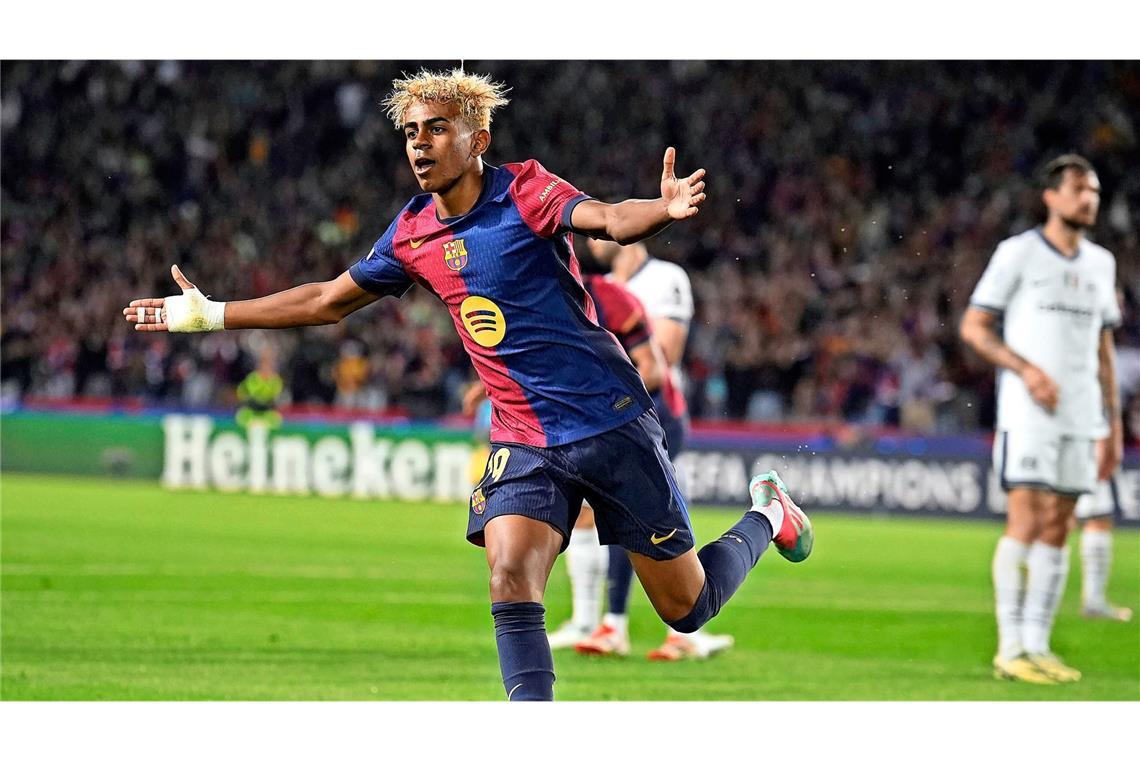 Lamine Yamal verlängert langfristig beim FC Barcelona Das Wunderkind bleibt: Der FC Barcelona hat Supertalent Lamine Yamal langfristig an sich gebunden (Archivfoto).