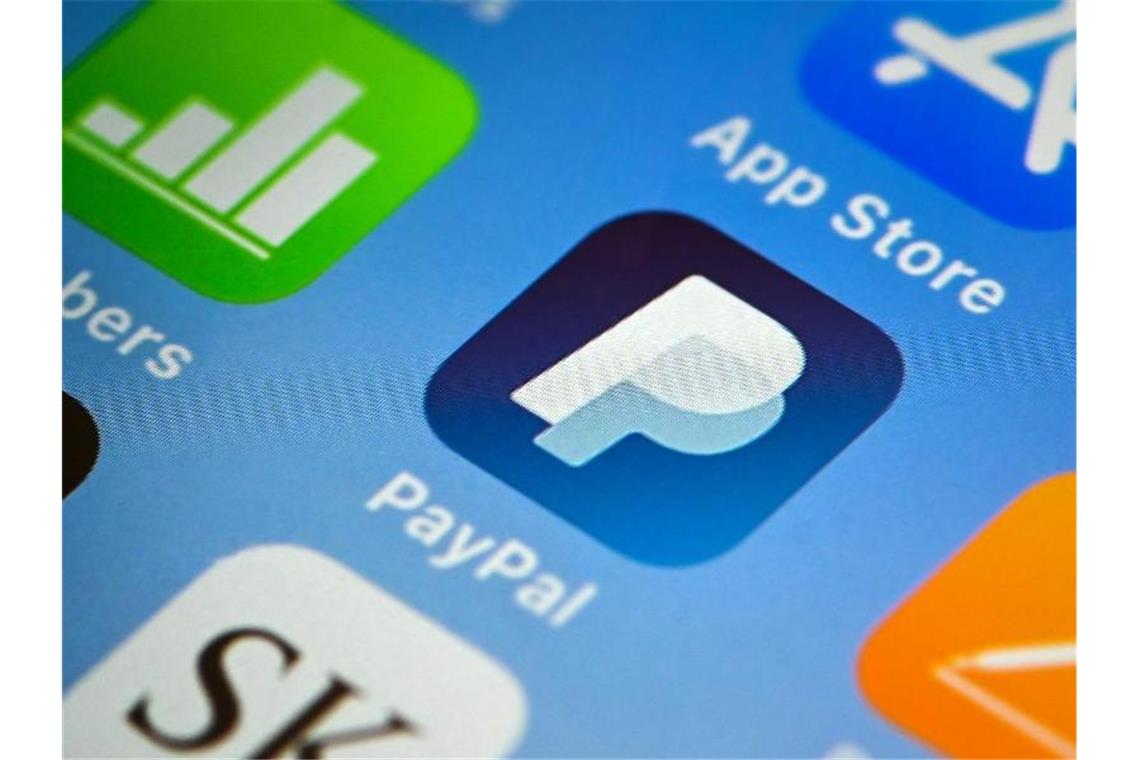 BGH billigt Extra-Gebühr fürs Online-Bezahlen Das Zahlen per Paypal funktioniert mit elektronischem Geld, dafür brauchen beide Seiten ein Paypal-Konto. Foto: Felix Kästle/dpa