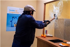Das ZDF hat für die Sendung die wichtigsten Szenen des Kriminalfalls nachspielen lassen. Foto: ZDF/Saskia Pavek