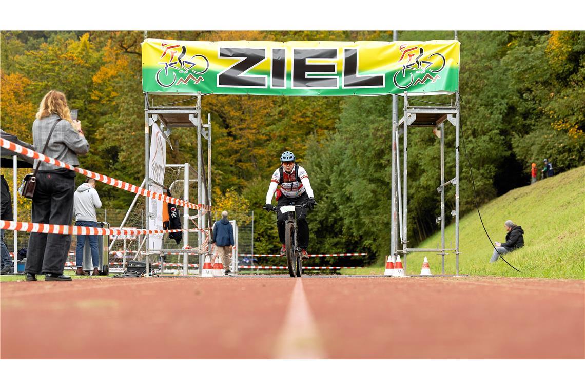 Das Ziel befindet sich direkt am Sportplatz in Spiegelberg.