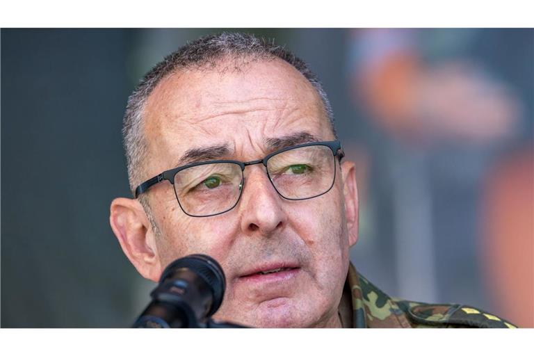 Dass der Generalinspekteur der Bundeswehr, General Carsten Breuer, bei einer Sicherheitstagung von Verfassungsschutz und Wirtschaftsvertretern spricht, zeigt, dass innere und äußere Sicherheit heute nicht mehr getrennt betrachtet werden. (Archivfoto)